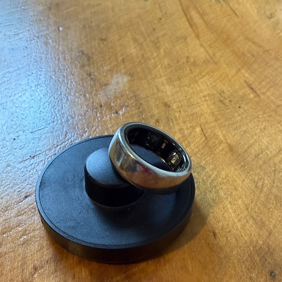 Silver Oura Ring Gen 3 Size 8 - Picture 2 of 3